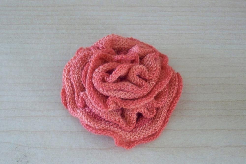 Knitted Flower Pin